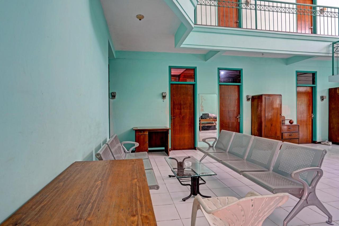 Spot On 91524 Victory Homestay Syariah Surabaya Exterior photo